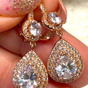 🌹🏵rose gold lever back rhinestones-evening wear earrings NEW